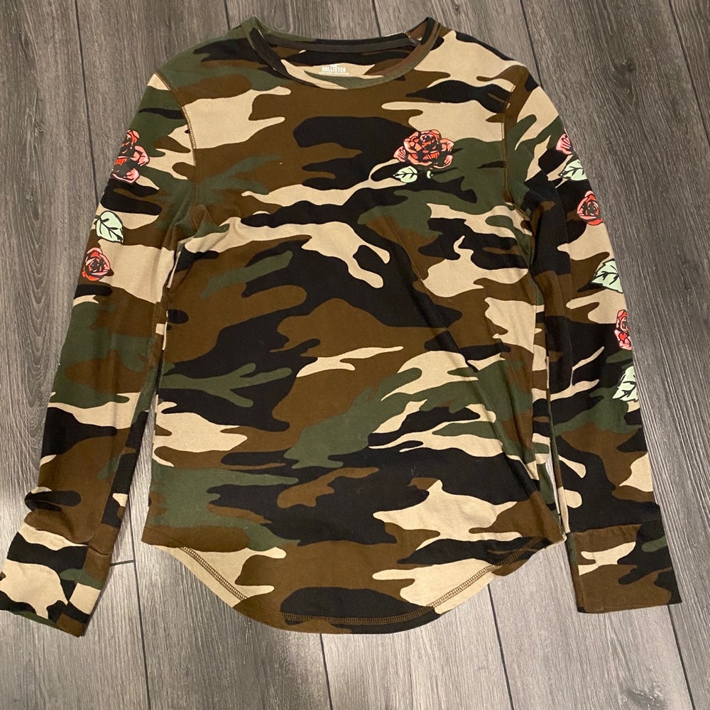 Hollister long sleeve tee Camo w/ flowers Mens XS